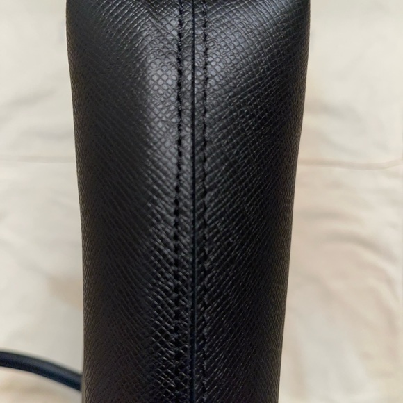 Louis Vuitton Briefcase, Anton Taiga Leather - Picture 10 of 16